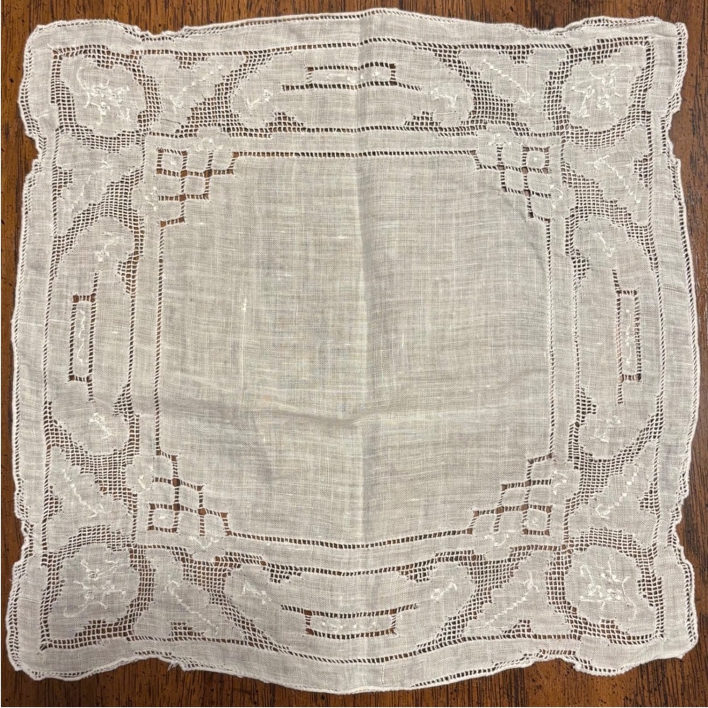 Vintage Off White Floral Hand Embroidered Lace Linen Handkerchief 10in Square